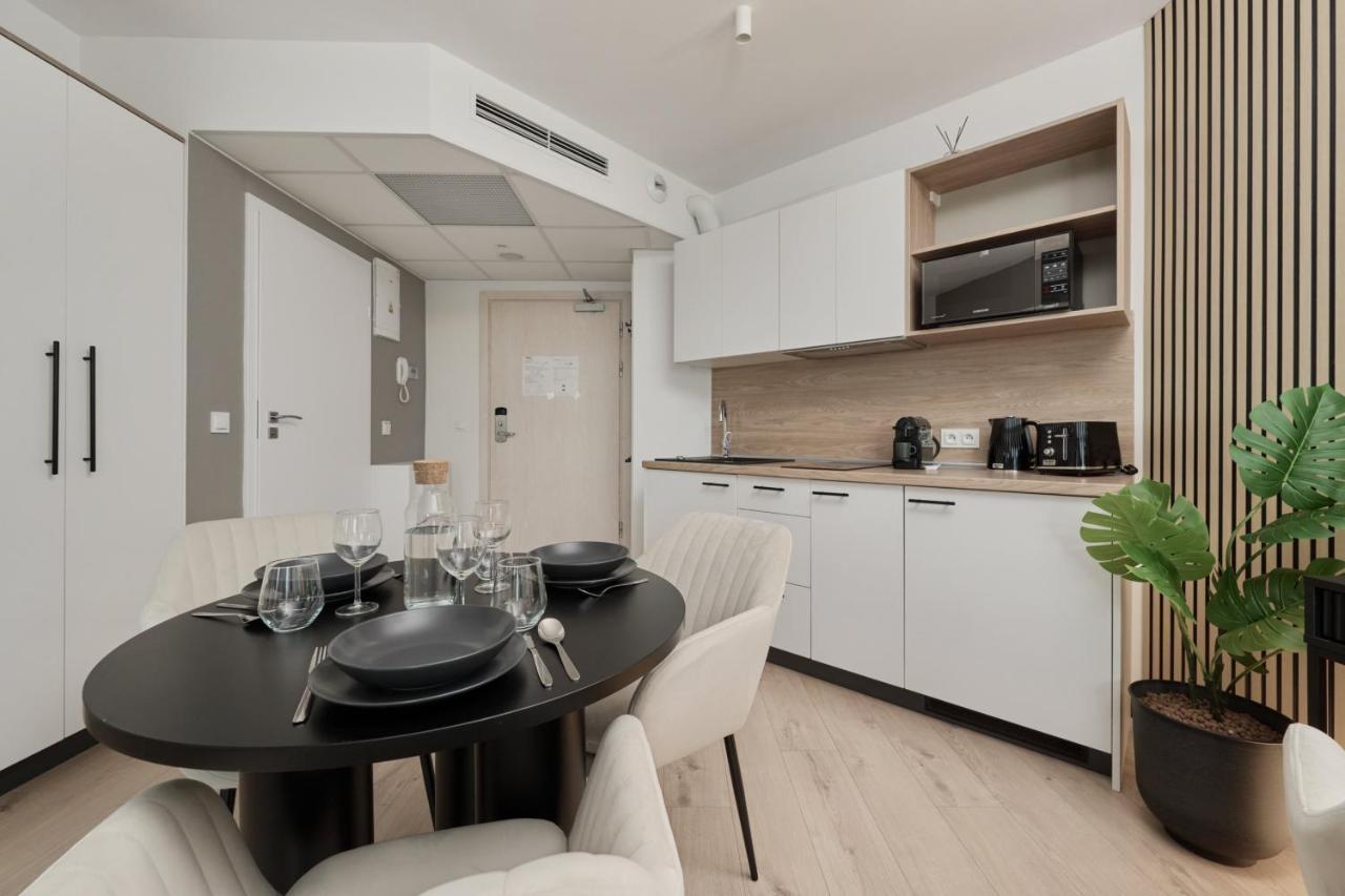 Wroclavia Apartments Dyrekcyjna By Noclegi Renters Wroclaw Bagian luar foto